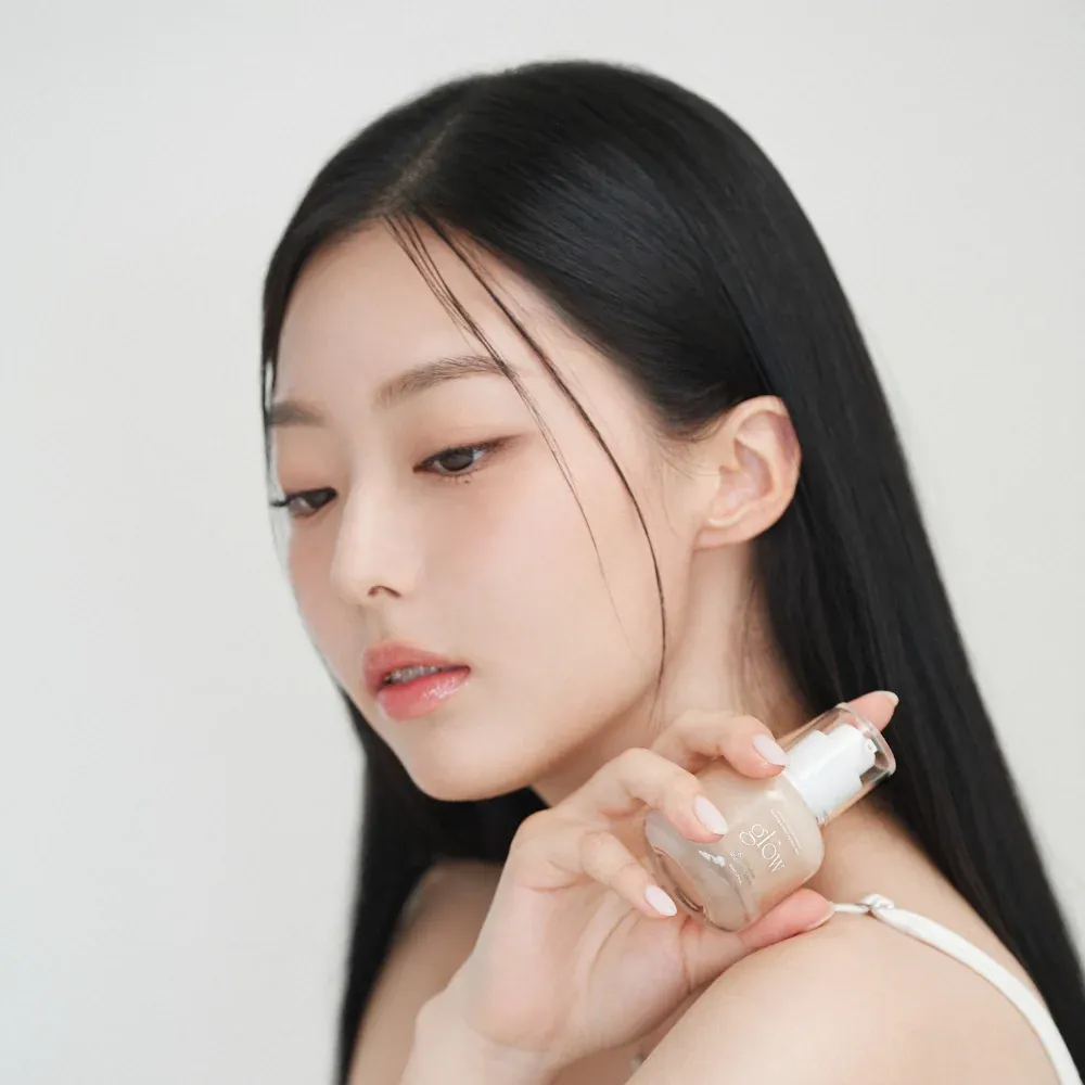 GLOW-Breathable-Blemish-Balm-_One-8g-Korean-BB-Cream-PURESEOUL-UK-KBeauty-Shop-Model_1800x1800.webp
