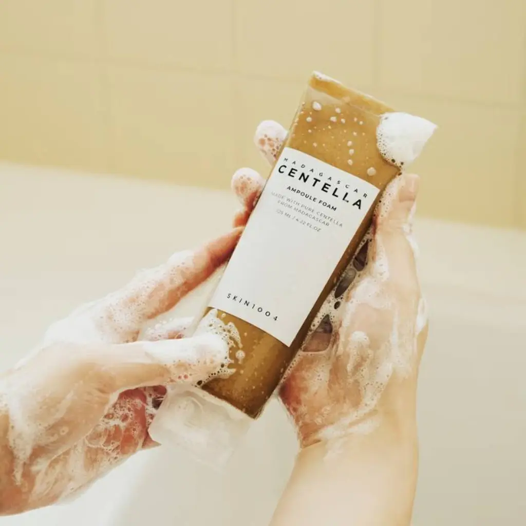 Skin1004_Madagascar_Centella_Ampoule_Foam_Cleanser_125ml_4__61662.1756738598.webp